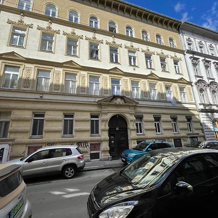Little Oasis Close To The Opera Βουδαπέστη Εξωτερικό φωτογραφία